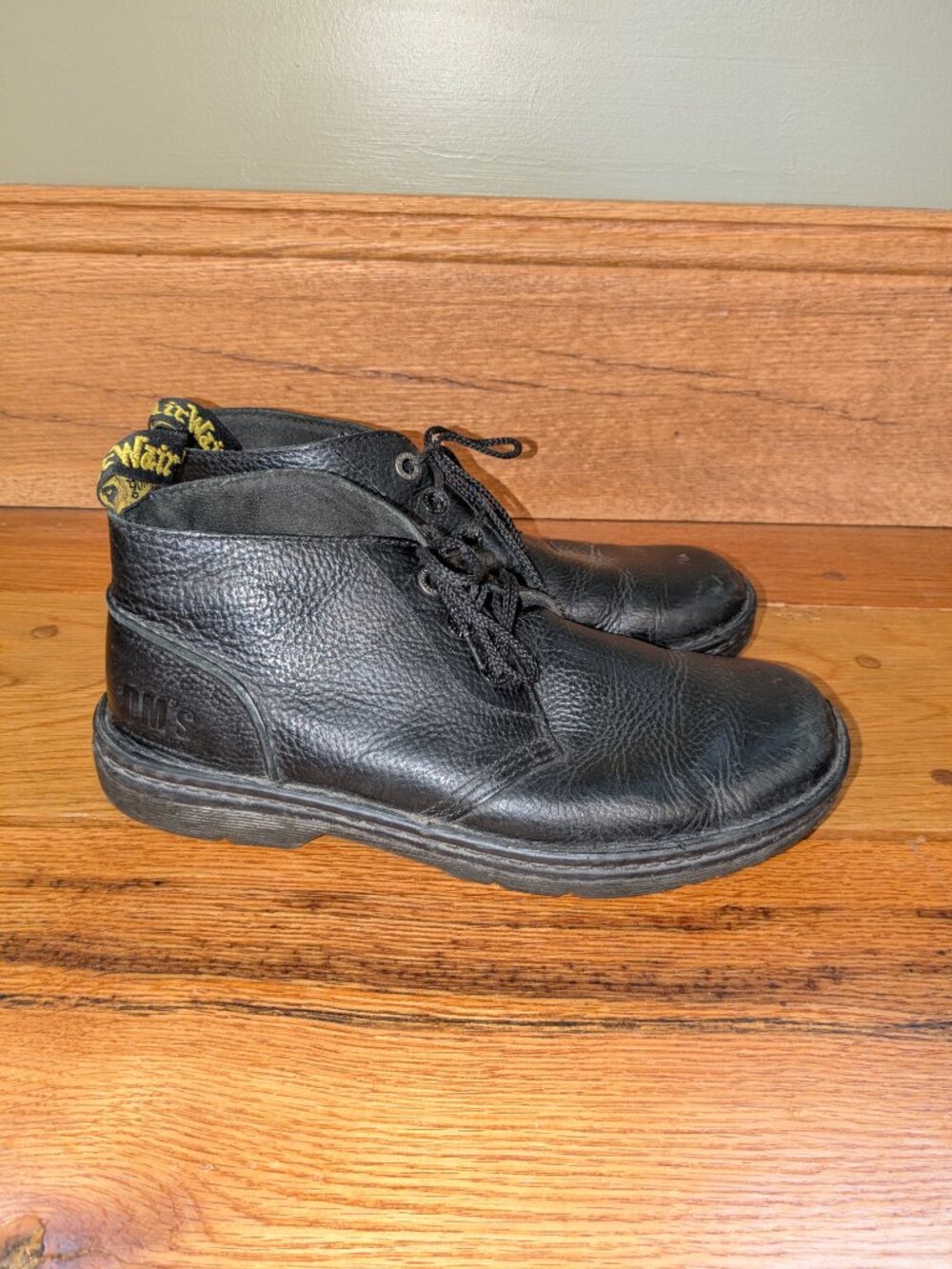 Dr. Martens Sussex Service Boots Slip Resistant Black Leather Men 8 Wmn 9 Chukka